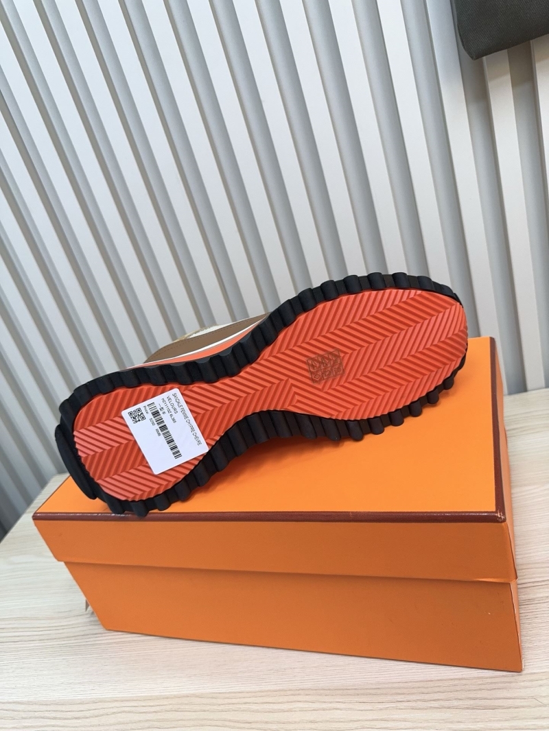 H**me5 sneaker